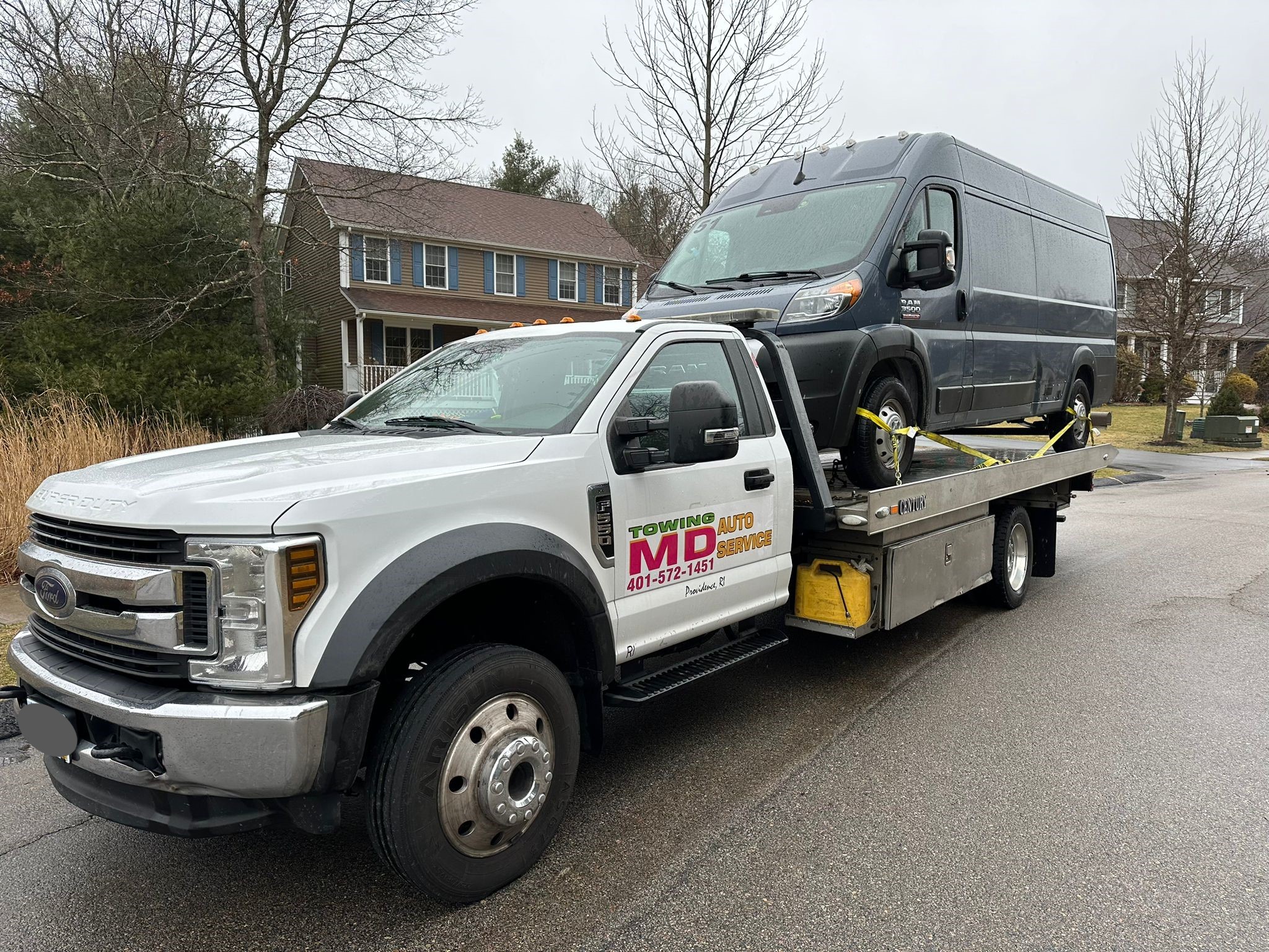 [Towing]{.text-(--ui-primary)} services